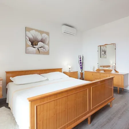 Apartments Turtle Gardens Makarska Exterior photo